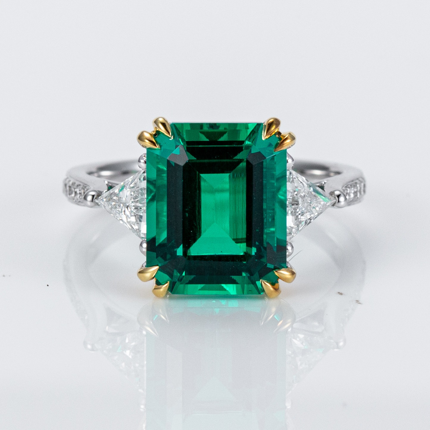 NEW ARRIVAL; 4.2ct LG Emerald & Trillion Diamond ring. Ref ECR €3,150