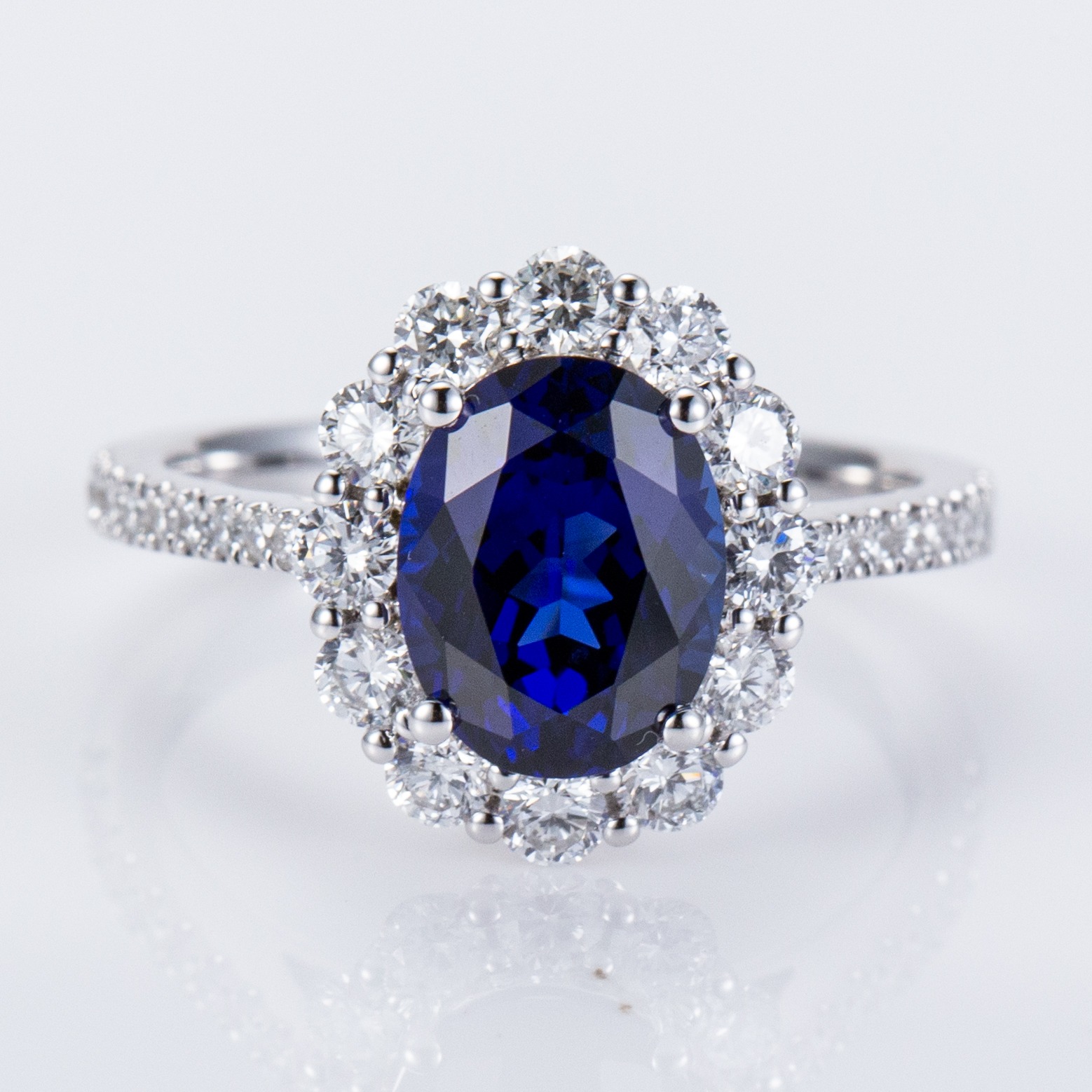 NEW ARRIVAL; 2.6ct LG Sapphire & Diamond ring. Ref SAPR €2,100